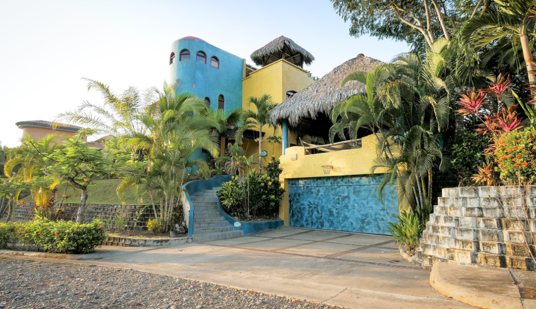 Del Pacifico Estate