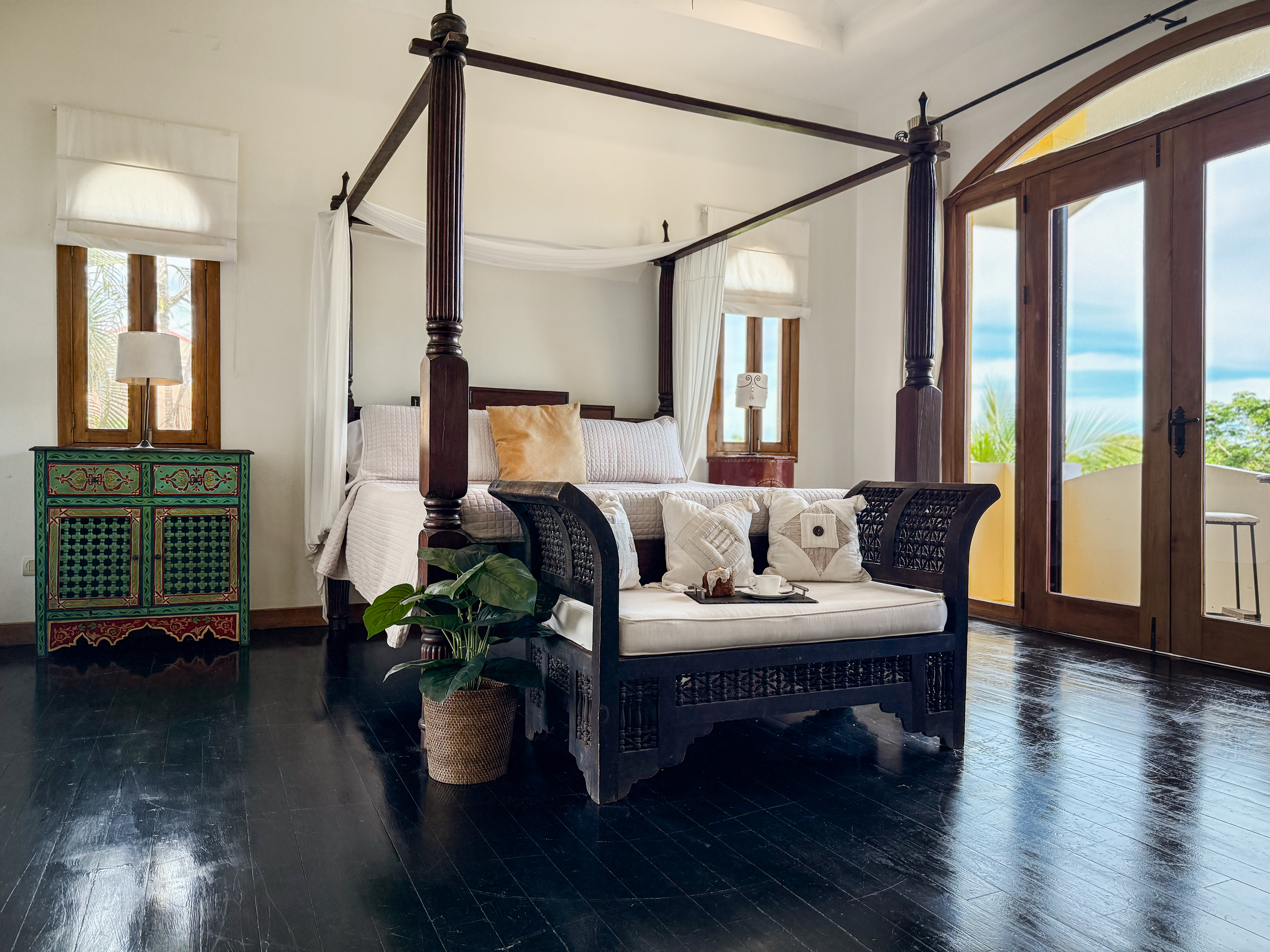 Del Pacifico Estate